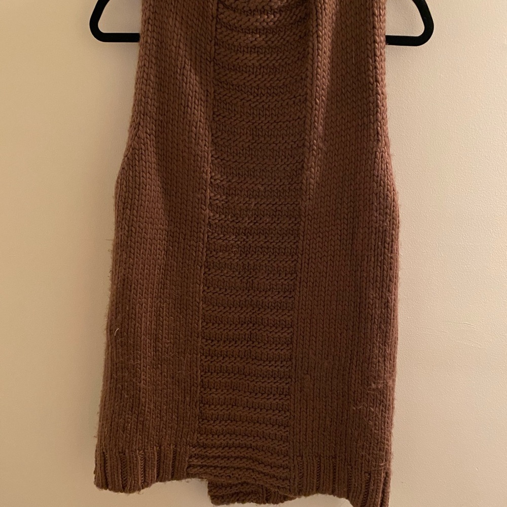 Sweater vest